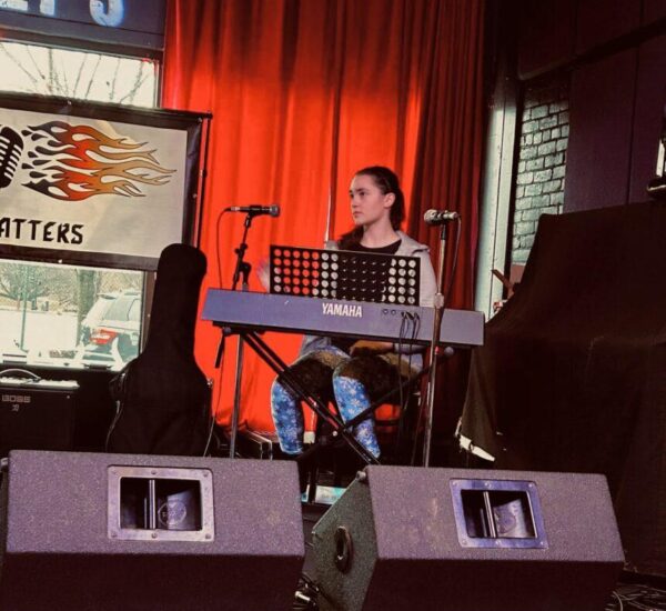girl playing keyboard at music matters event